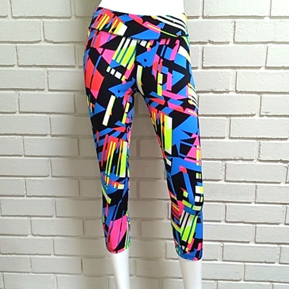 Flirtitude Active Geometric Pattern Workout Crop Pants. Size Medium